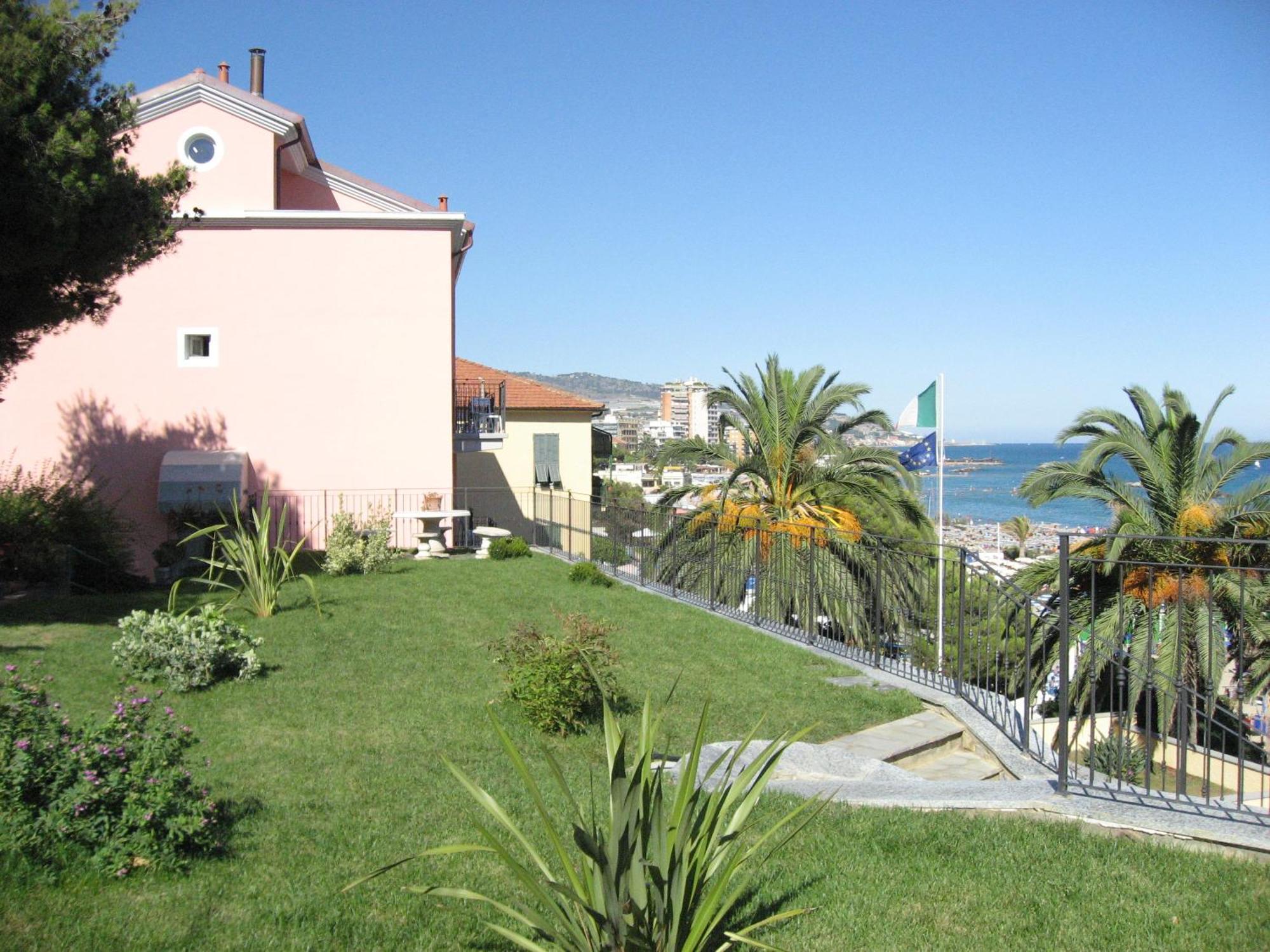 Villa Sacra Famiglia Casa Per Ferie Arma di Taggia Exterior photo